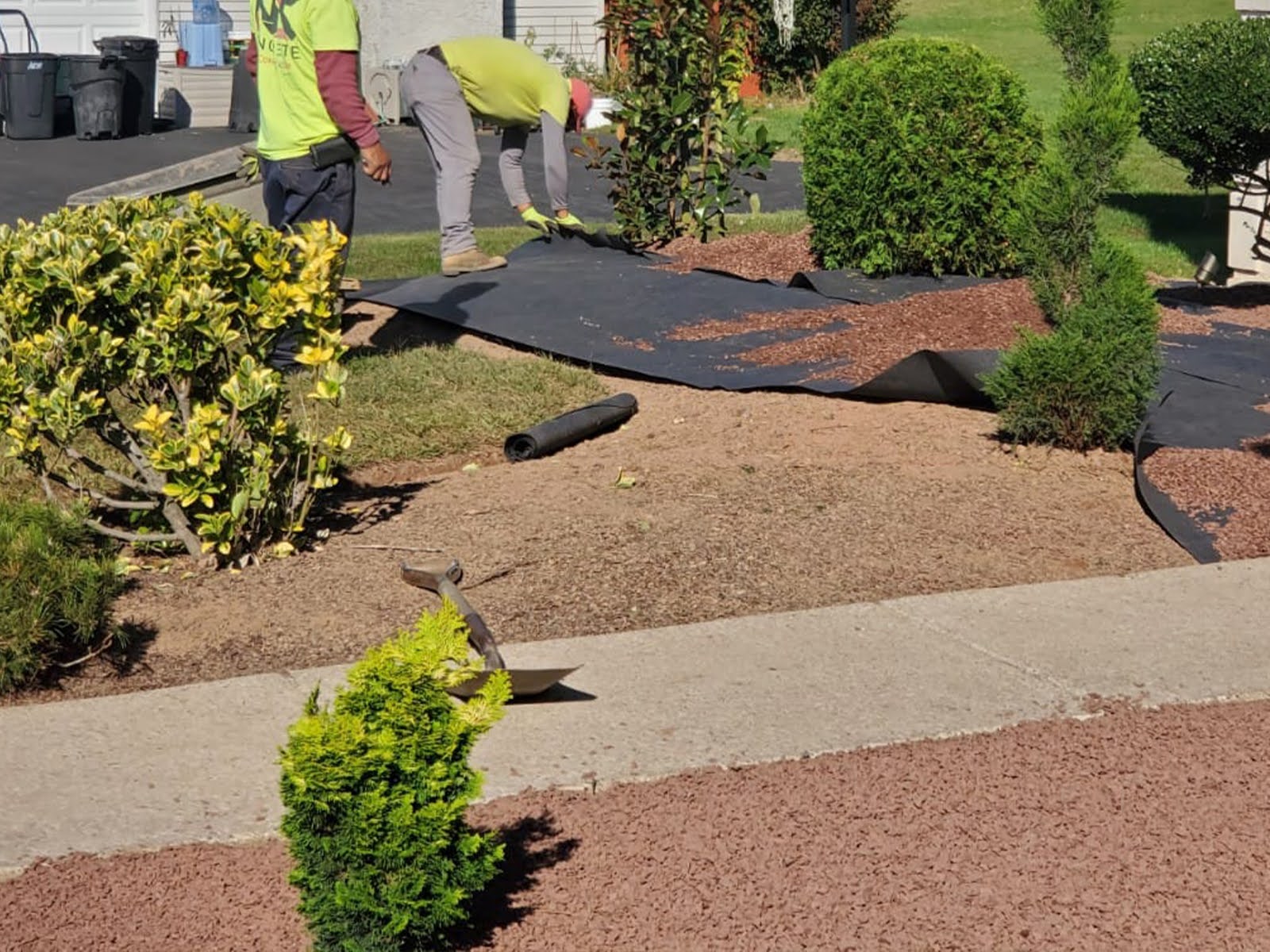 landscaping-hardscaping-checklist-from-lawns-to-walkways-2