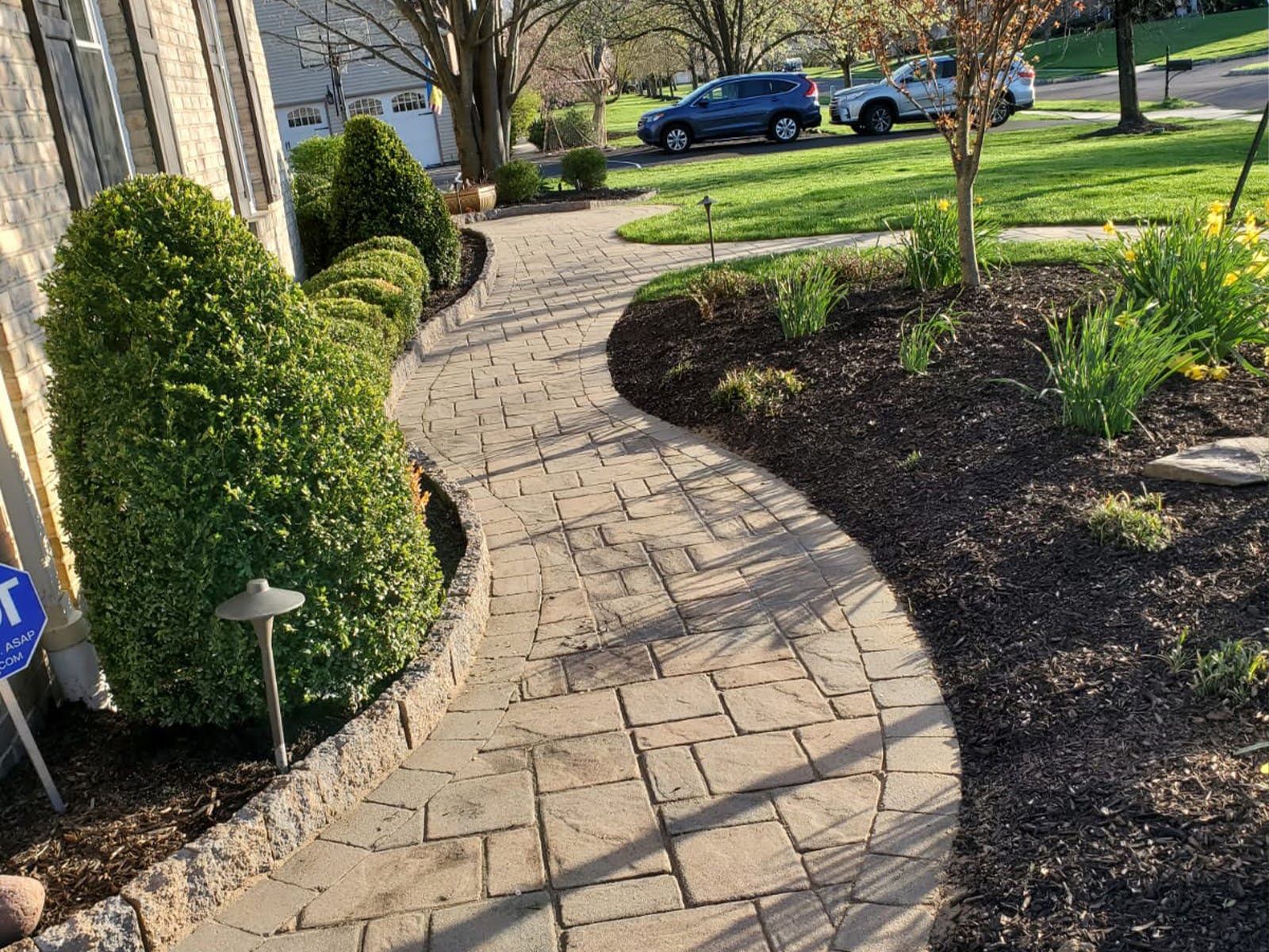 landscaping-hardscaping-checklist-from-lawns-to-walkways-4