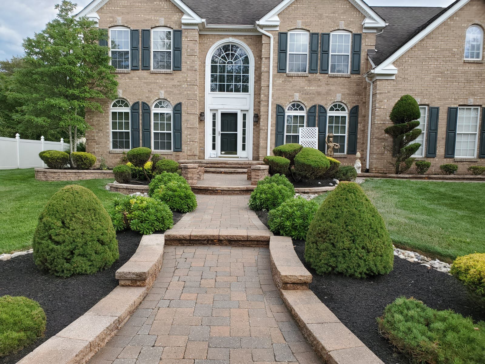 landscaping-hardscaping-checklist-from-lawns-to-walkways-9