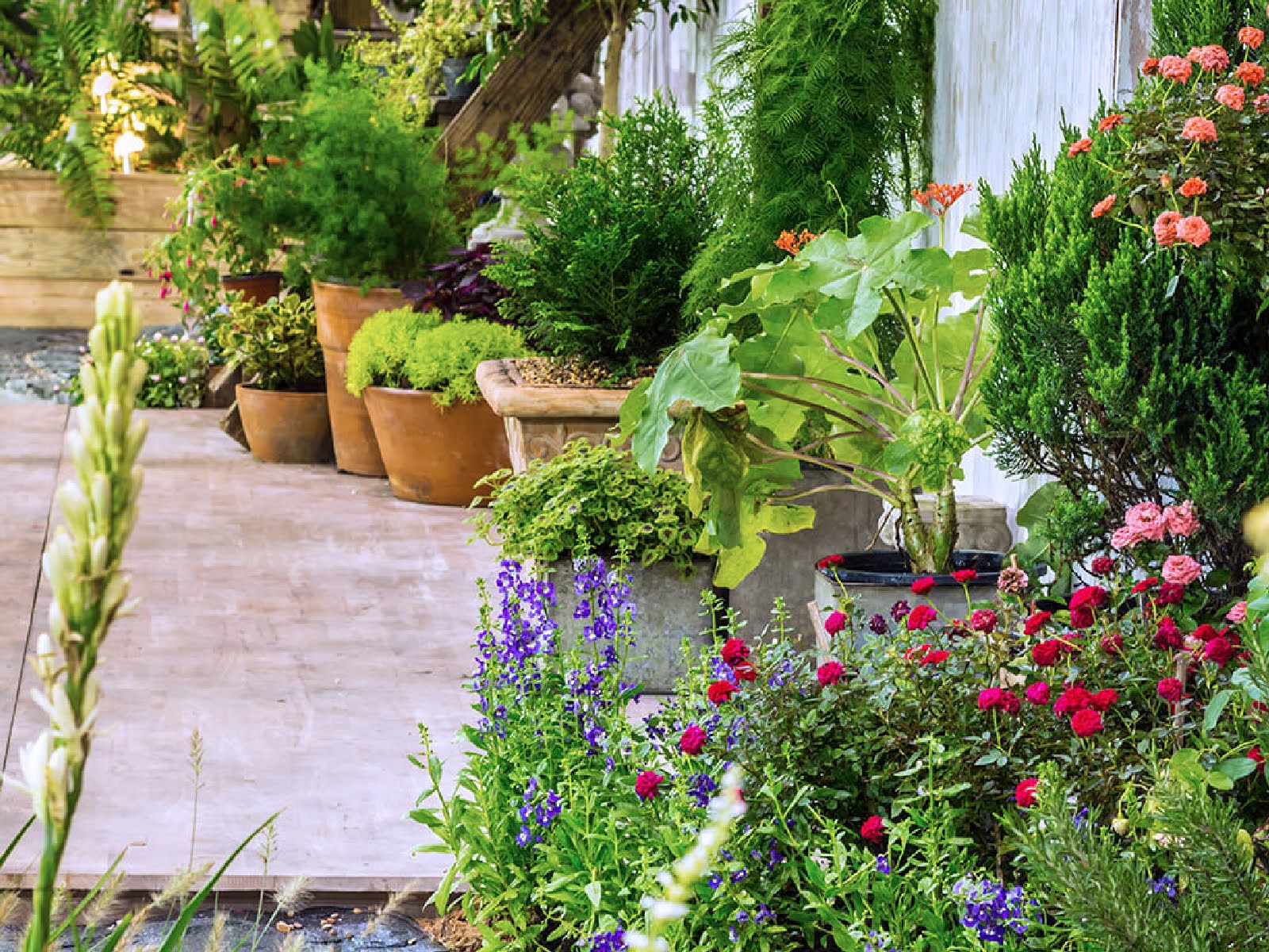 patio-and-deck-ideas-for-enjoying-crisp-fall-evenings-7