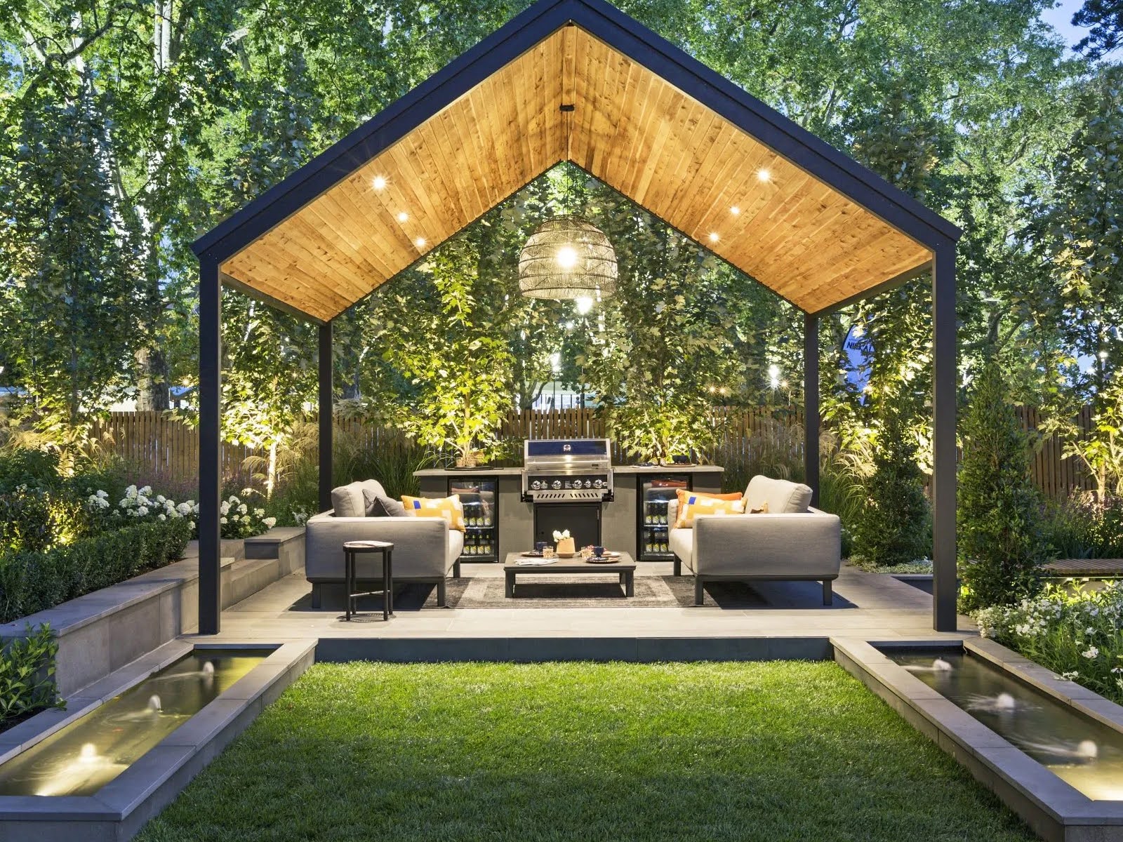 patio-and-deck-ideas-for-enjoying-crisp-fall-evenings-8